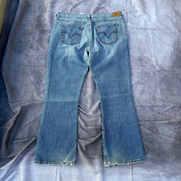 Women's Levi's 515 Bootcut Light Wash Distressed Western Blue Jeans Sz 34 x 28 - Picture 8 of 10